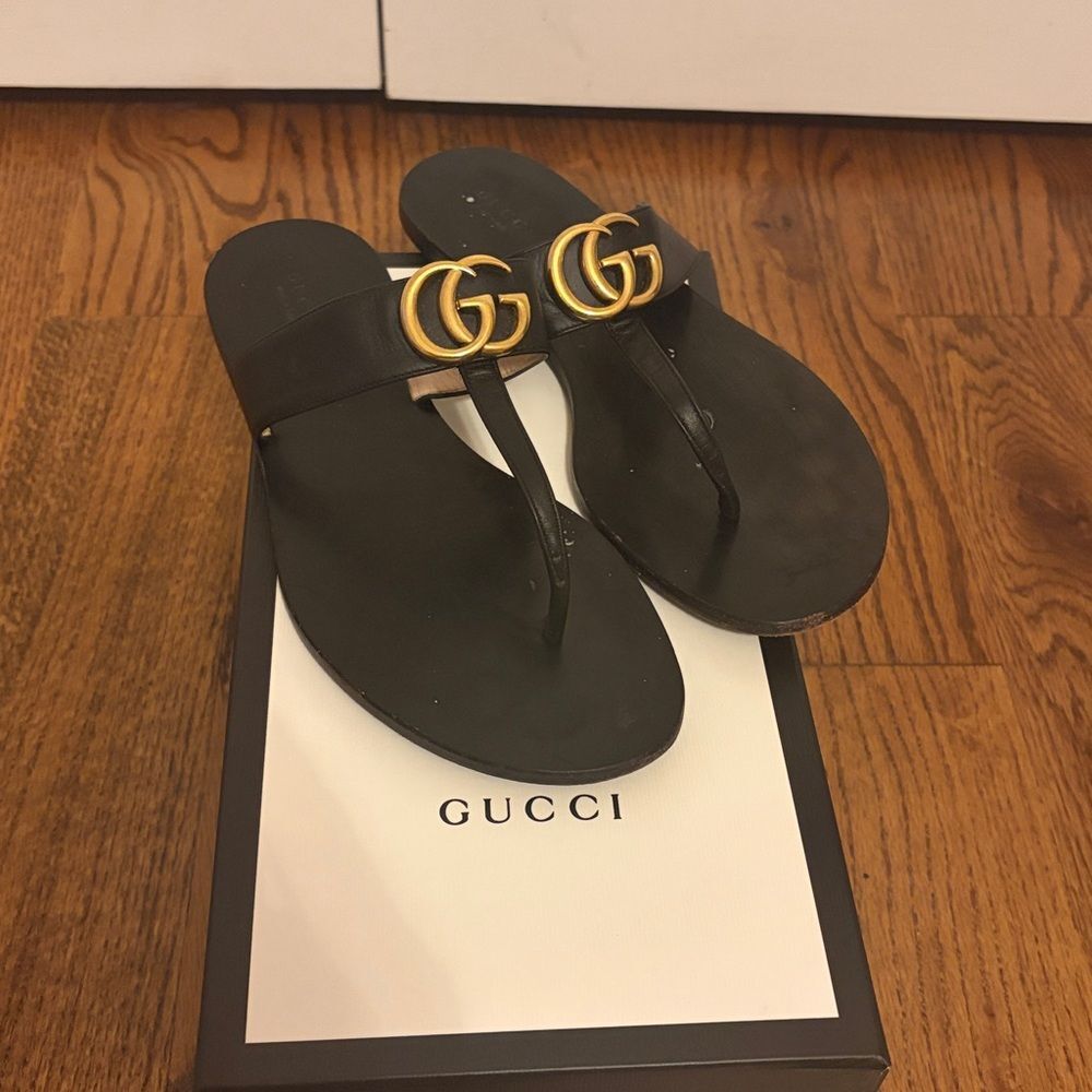 Gucci Black Sandal Thong with Gold Double G Logo